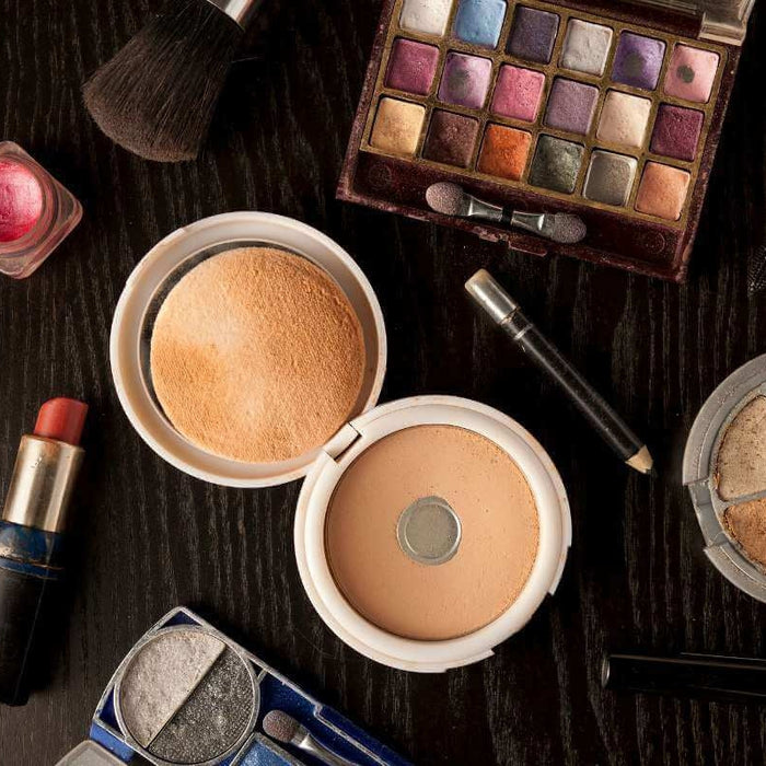 Why You Really Need to Throw Your Makeup Away-Hello-Charlie