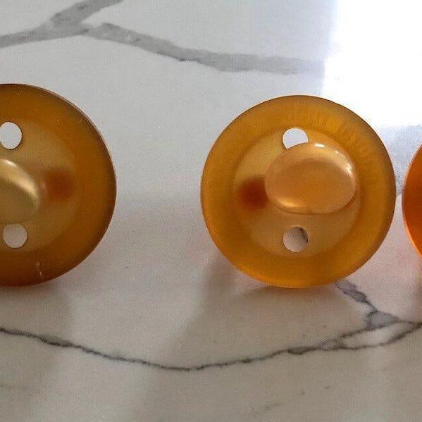 natural rubber soothers size and colour difference