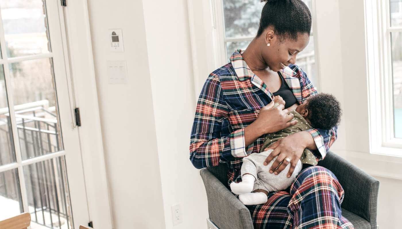 Natural Remedies for Common Breastfeeding Issues - Hello Charlie