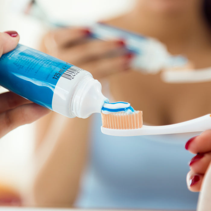 Toothpaste Toxins: Toothpaste Ingredients To Avoid-Hello-Charlie