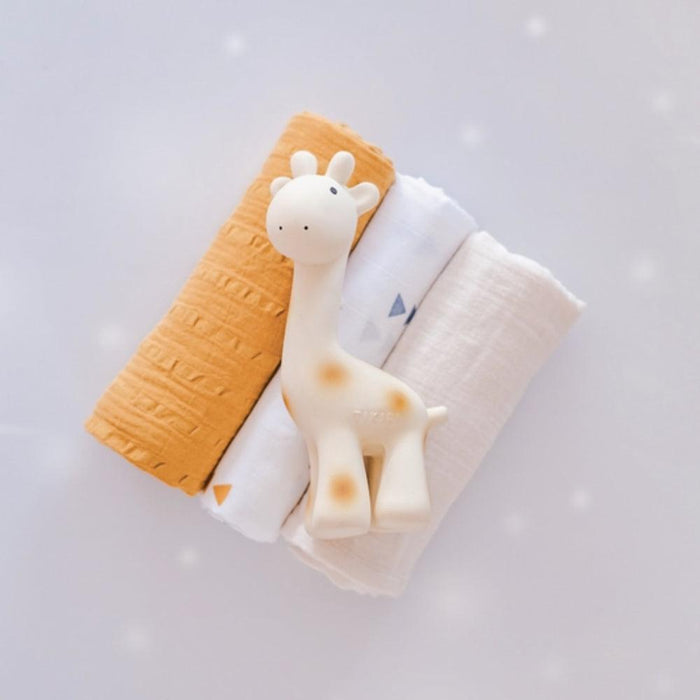 Tikiri Giraffe Teether & Organic Muslin Wraps - Baby Gift Set - Hello Charlie