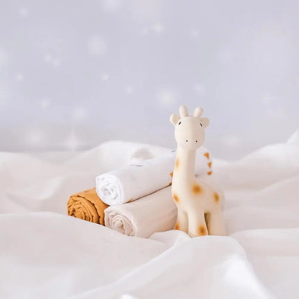 Tikiri Giraffe Teether & Organic Muslin Wraps - Baby Gift Set-Tikiri-Hello Charlie